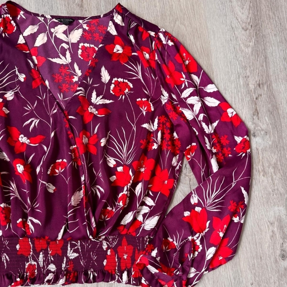 Guess Vibrant Satin Purple Red White Floral Smocked Waist Blouse Size XL - Picture 4 of 12